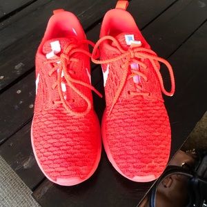 Nike Women’s Roshe Flyknit Shoe